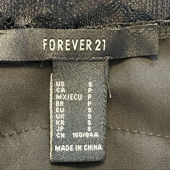 FOREVER 21 | Black Lace Cami Tank with Buttons - Picture 7 of 7